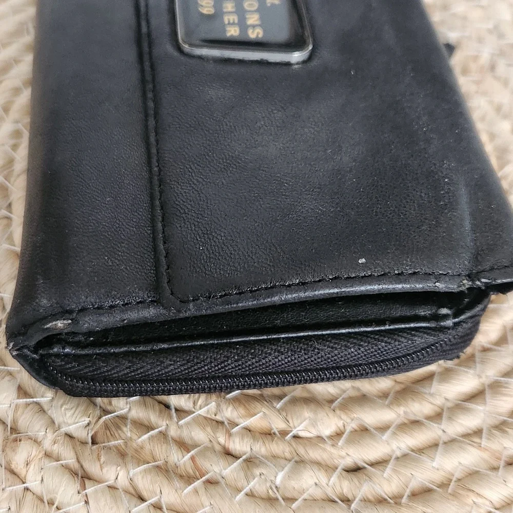Wilsons Leather Black Trifold Checkbook Wallet Gold Logo ID Window Zip Pocket